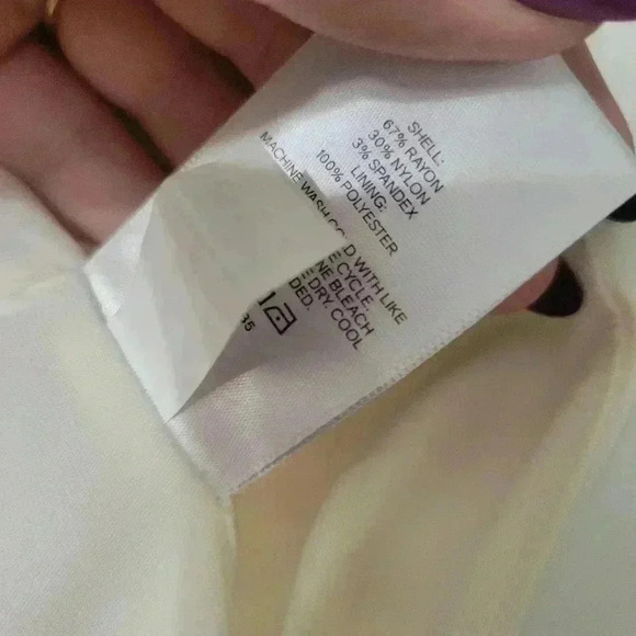 EXPRESS Fitted V-neck Ponte Tank size xs white / swan color / old money - Picture 3 of 5